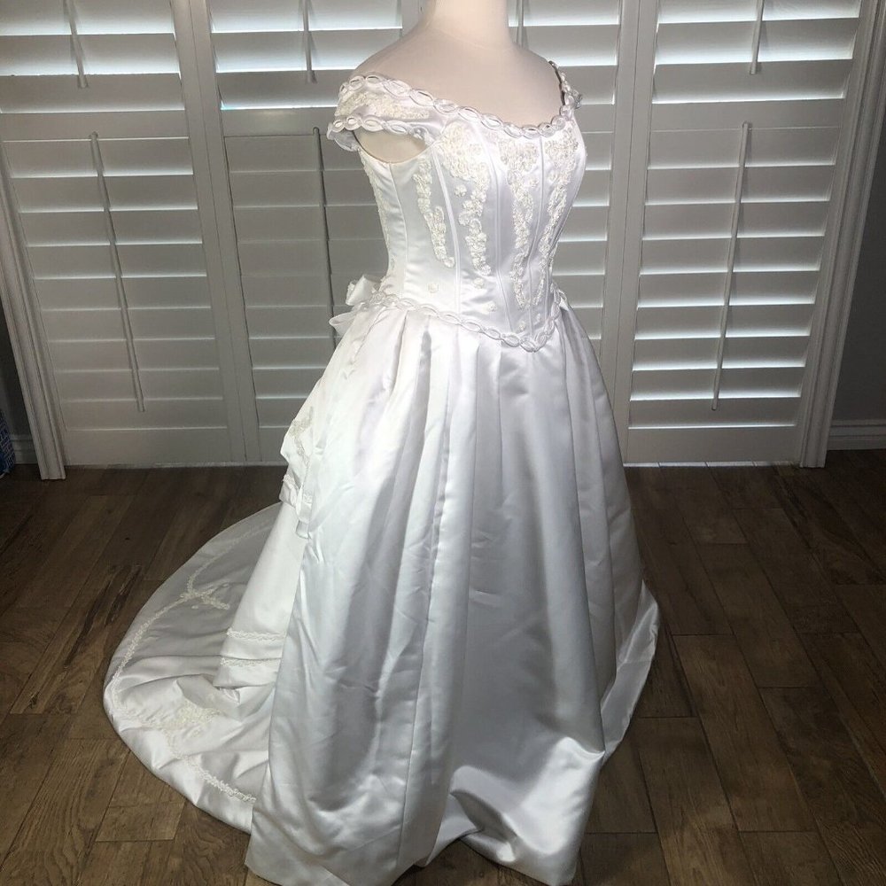 Eden Bridals White Satin Off The Shoulder Corset Style Wedding Dress 14/16 Full
